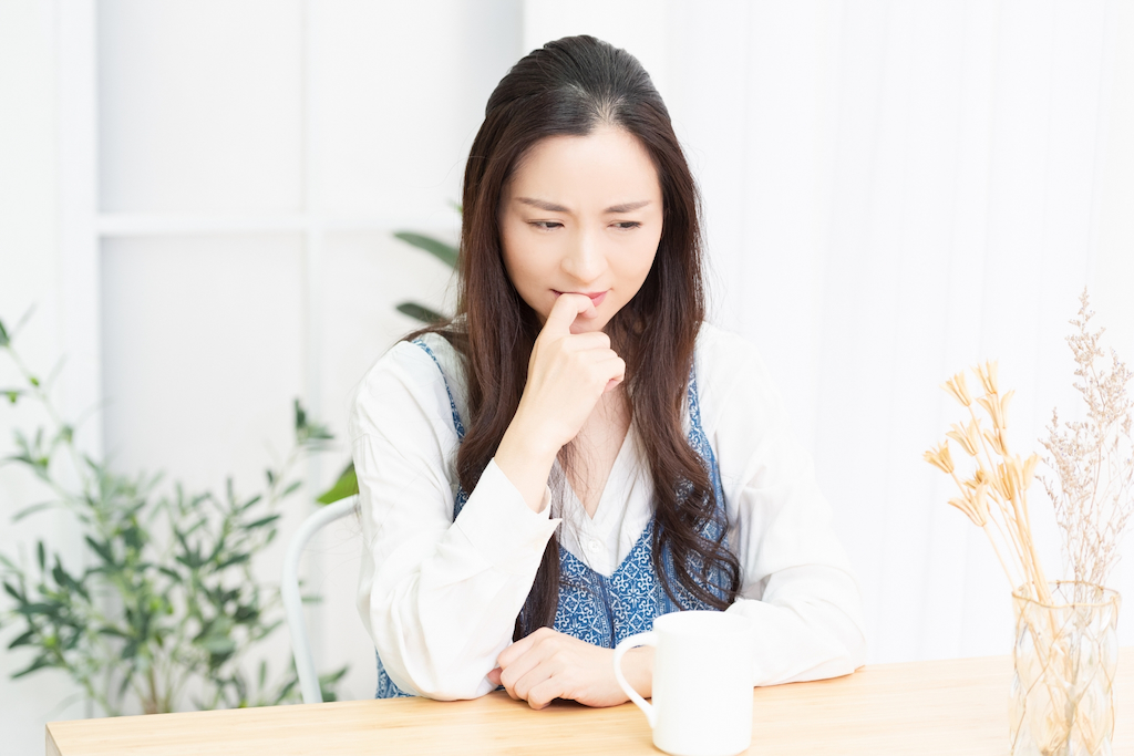 イライラする女性のイメージ